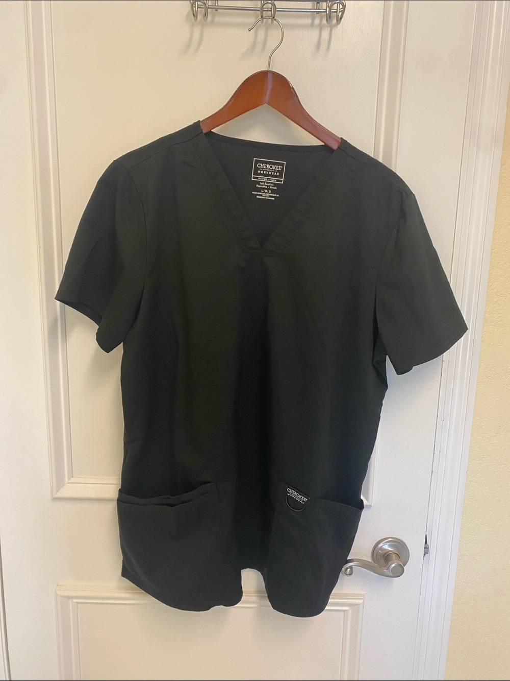 Cherokee Workwear Women’s Black Scrub Uniform Healthcare Top V Neck Size Large